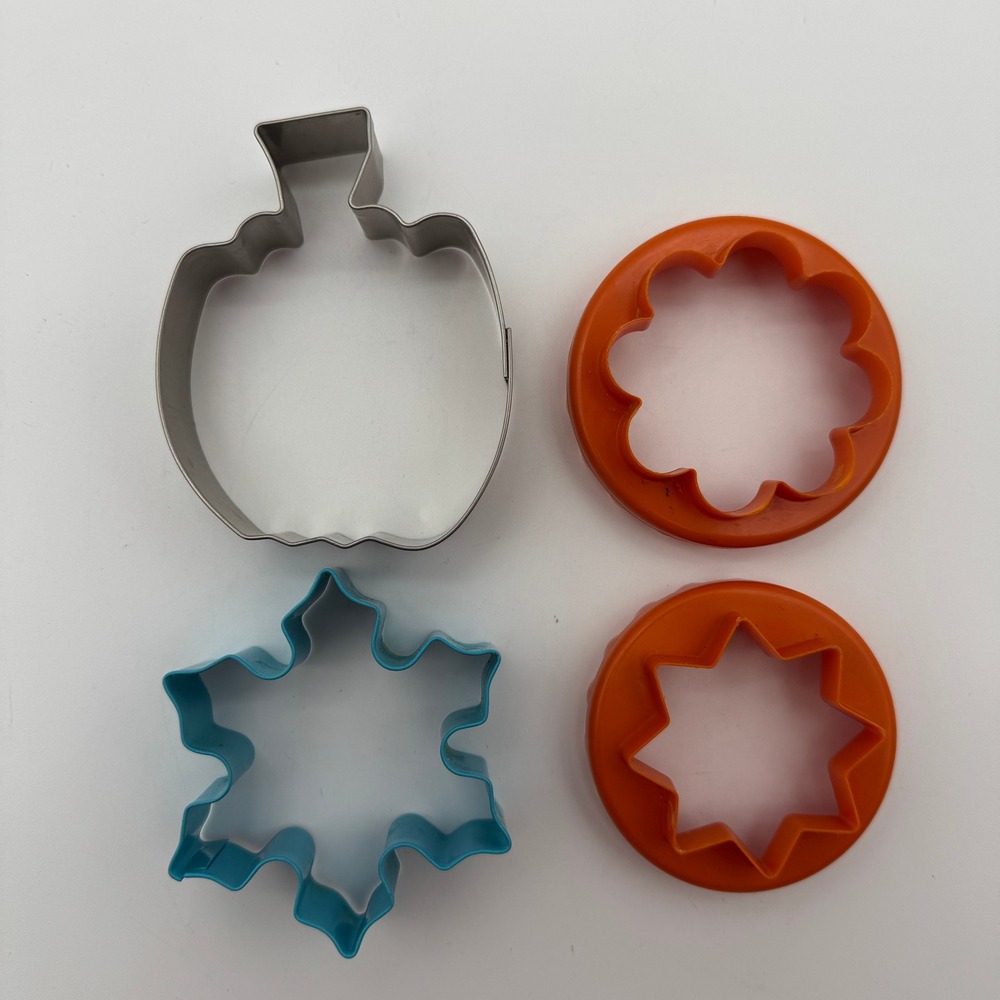 Set of 4 Fall Cookie Cutters Pumpkin Leaf Flower‎ Star Halloween Autumn